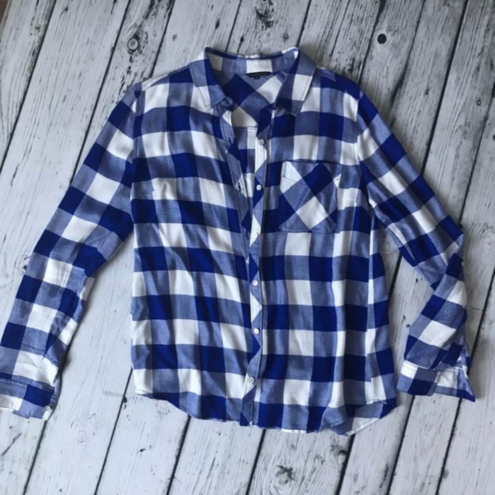 NWOT Long Sleeved Blue and White Check Button Down - Picture 2 of 4